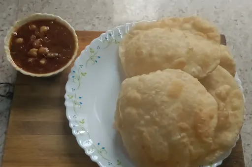 Chole Bhature [4 Bhature]