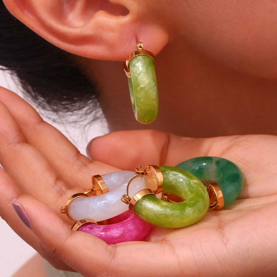 Acryl Ring Tube C-vormige oorbellen voor dames. Stijlvolle, lichte oorbellen. Comfortabel om te dragen, perfect voor dagelijks gebruik of speciale gelegenheden.