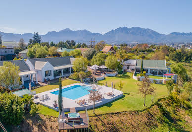 Corps de ferme avec jardin et piscine 12