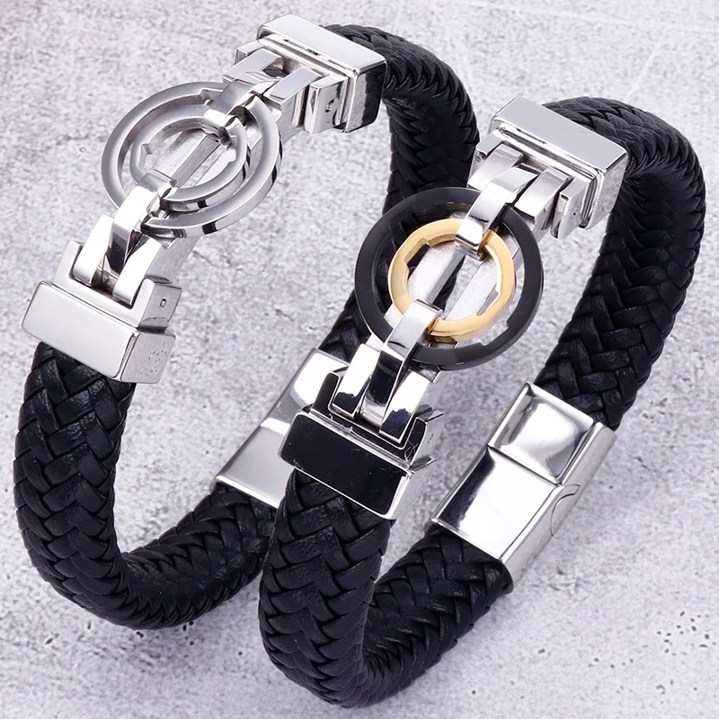Roestvrijstalen vintage herenarmband met titanium en leer, een stijlvol en duurzaam accessoire voor de moderne man, ideaal voor elke gelegenheid.