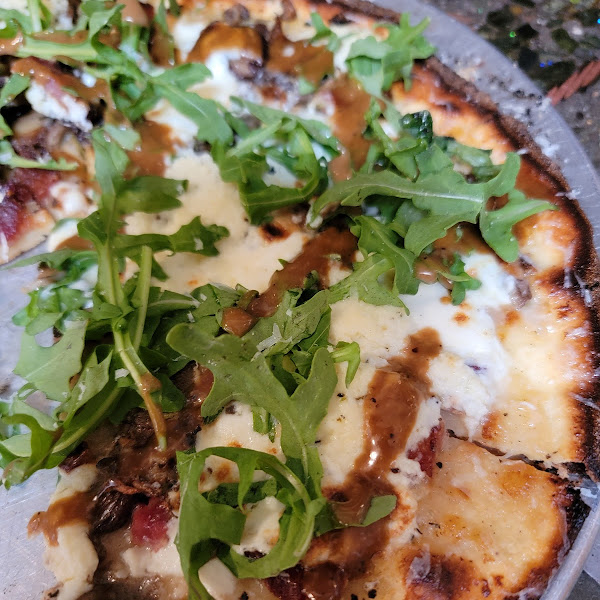 Mushroom pizza presentation