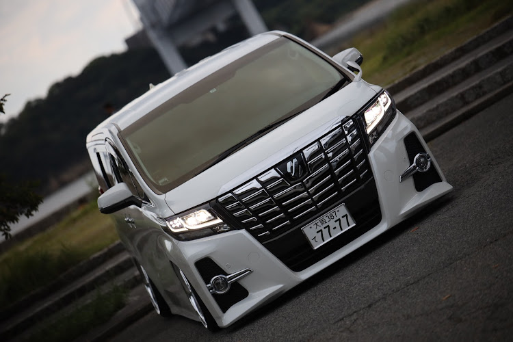 アルファードの岡山県に、カメ活です。😊・路面、ウェットです！に関するカスタム事例の投稿画像2枚目