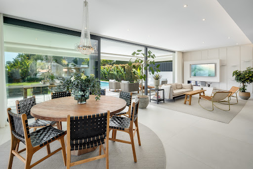 Villa with pool and garden 4