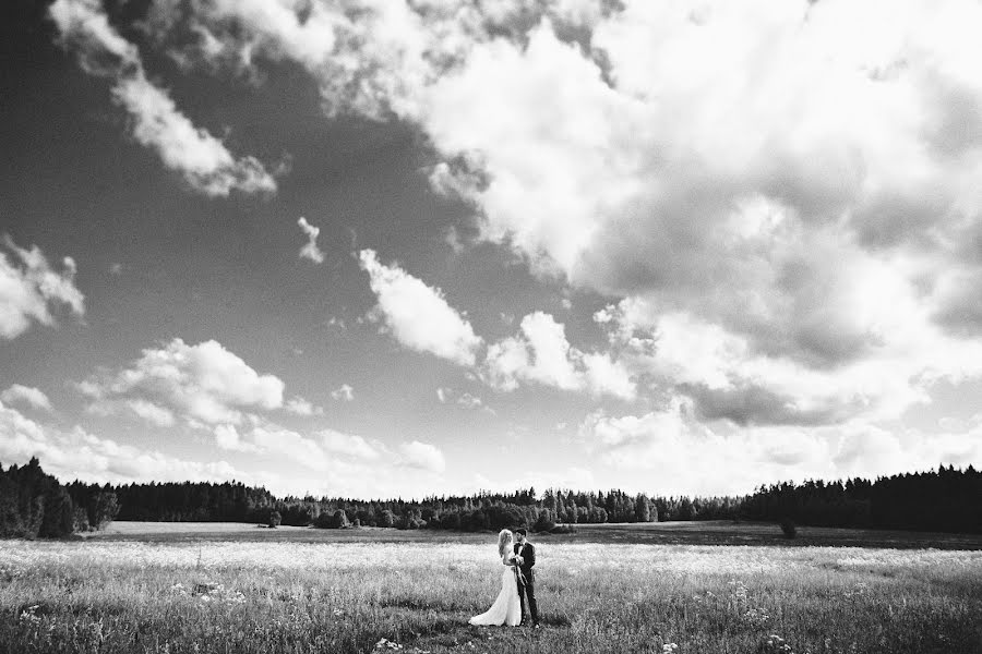 Fotógrafo de casamento Sergey Narevskikh (narevskih). Foto de 14 de outubro 2015