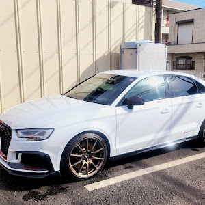 RS3 セダン 8V型