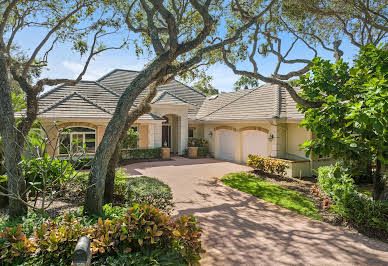 House with pool and garden 9