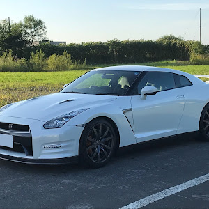 NISSAN GT-R