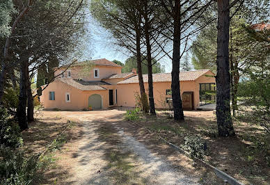 Villa with garden and terrace 4