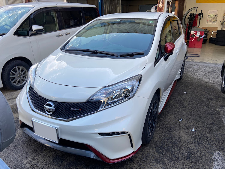 ノートの日産ノート・タイヤ・ホイール紹介・ノートニスモ・カスタム・鳥取に関するカスタム事例の投稿画像1枚目