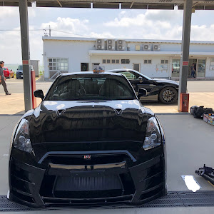 NISSAN GT-R