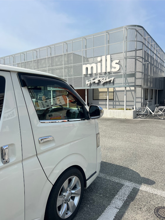 ハイエースバンのハイエース・mills by Truffle BAKERY福岡春日店・mills・パン屋・塩パンに関するカスタム事例の投稿画像1枚目