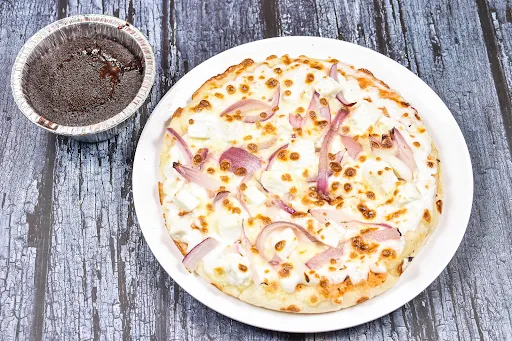 Paneer Onion Pizza With Lava Cake