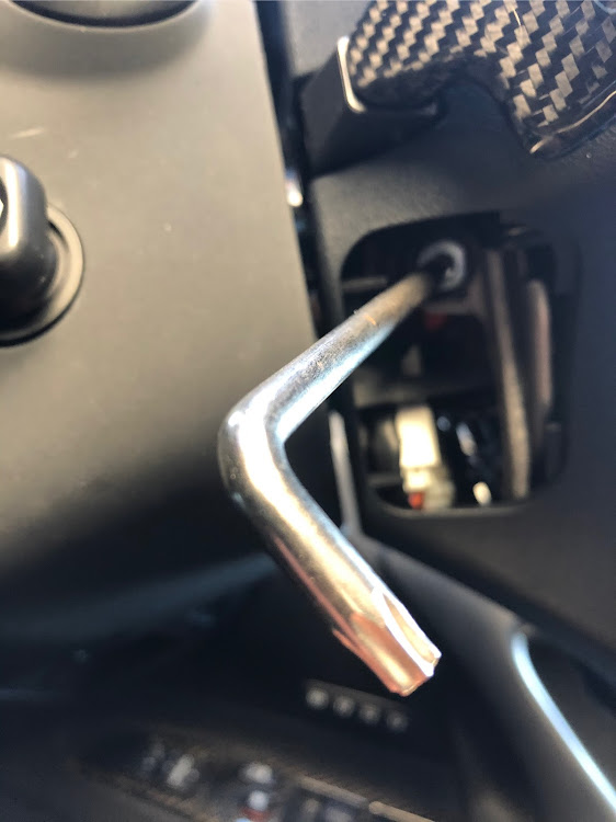 ISのIS・Lexus・30系アルベル用・光るクルーズSW・取り付け作業に関するカスタム事例の投稿画像4枚目