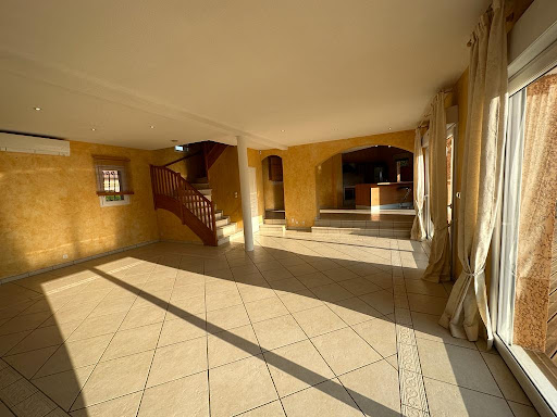 House with pool and terrace 5