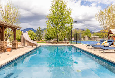 House with pool and garden 3