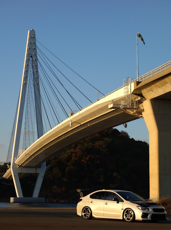 WRX STIの工場夜景と愛車・マリン大橋・夕日と愛車に関するカスタム事例の投稿画像2枚目