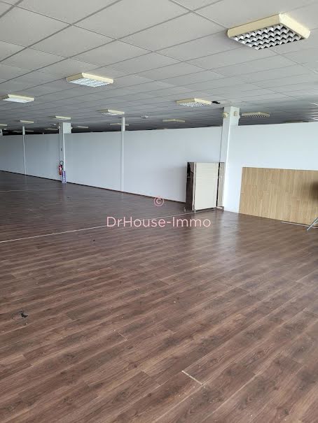 Location  locaux professionnels 3 pièces 400 m² à Cussac-sur-Loire (43370), 2 500 €