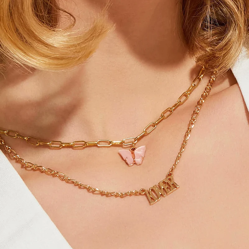 Collier papillon acrylique double lettre — Cadeau unique, délicat, avec initiales personnalisées, parfait pour femme.