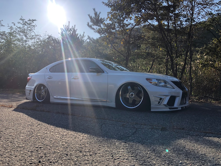 LSのV8サウンド・エアサス全下げ・山と愛車・ドライブに関するカスタム事例の投稿画像2枚目