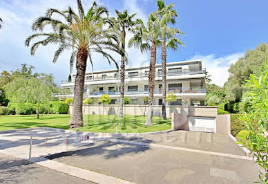 Appartement avec terrasse et piscine 18