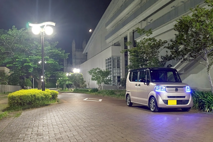 Nボックスの街灯の下の愛車・ナイトドライブ・ナイトショット・青目に関するカスタム事例の投稿画像1枚目