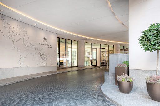 Luxury property for sale in London (United Kingdom) - Modern entrance with columns and plants