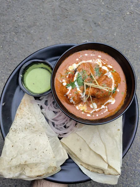 Butter Chicken Momos