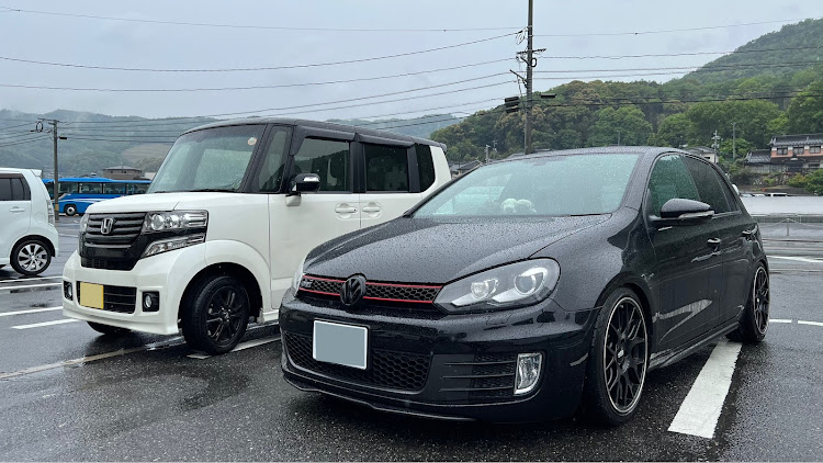 ゴルフ6 GTIのホイール交換・ゴルフ6 GTI・GOLF 6 GTI・雨の日の納車に関するカスタム事例の投稿画像1枚目
