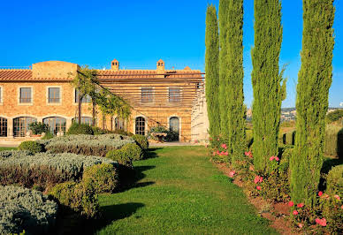 Corps de ferme avec jardin et piscine 3