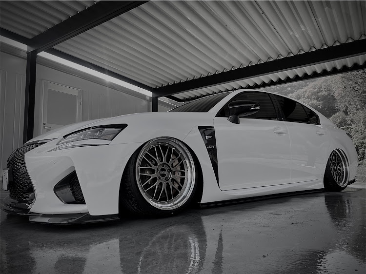 GS Fのファミマの駐車場・仕様変更に関するカスタム事例の投稿画像2枚目