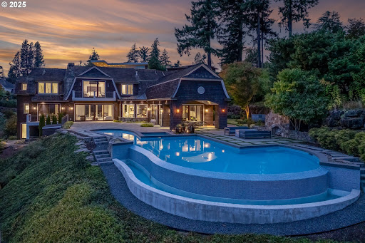 House with pool and terrace 4