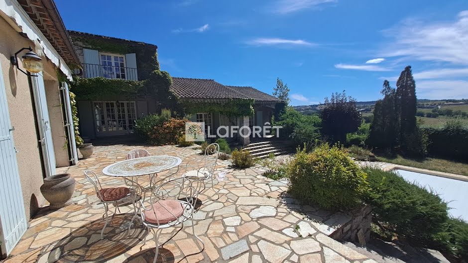 Vente villa 21 pièces 275 m² à Saint-Flour (15100), 529 000 €