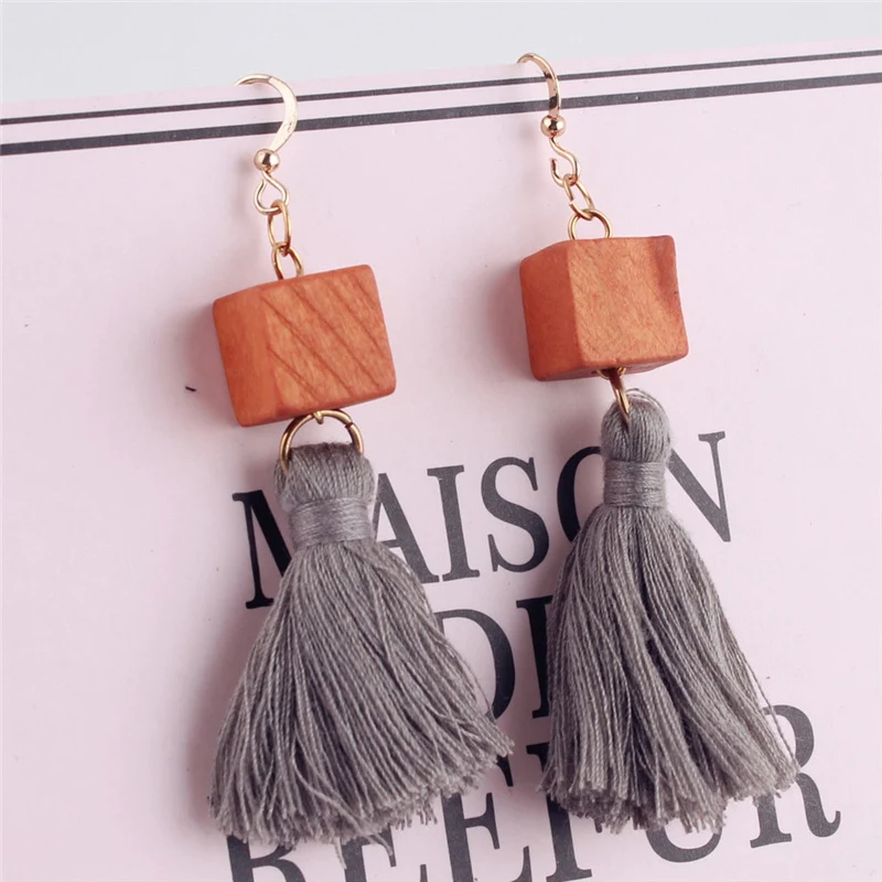 Zuid-Koreaanse niche design oorbellen, veelzijdig en passen bij elke outfit. Opvallende elegantie en unieke stijl. Essentiële accessoire.