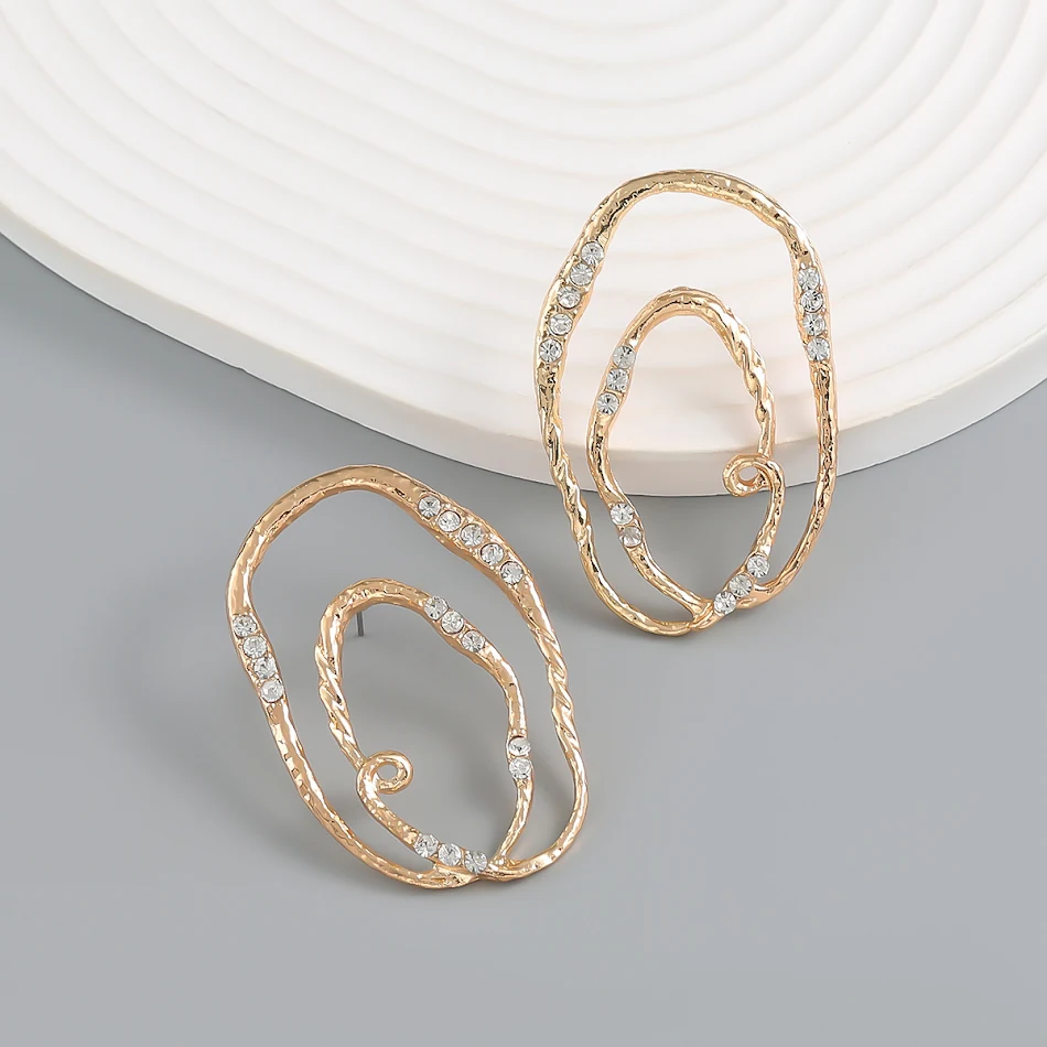 Metalllegierung Ohrringe Damen europäisch-amerikanisch Mehrschicht-Ovalring, stilvoller Schmuck für Frauen, ideal für jeden Anlass.