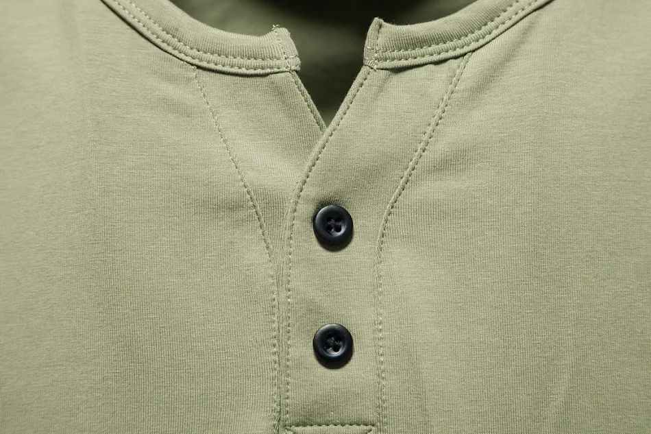 Camiseta sin mangas de verano para hombre, cuello Henry, chaleco de hombros anchos. Perfecta para capas y deporte, ligera y transpirable, ideal para el calor.