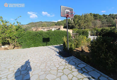 Villa with pool and terrace 4