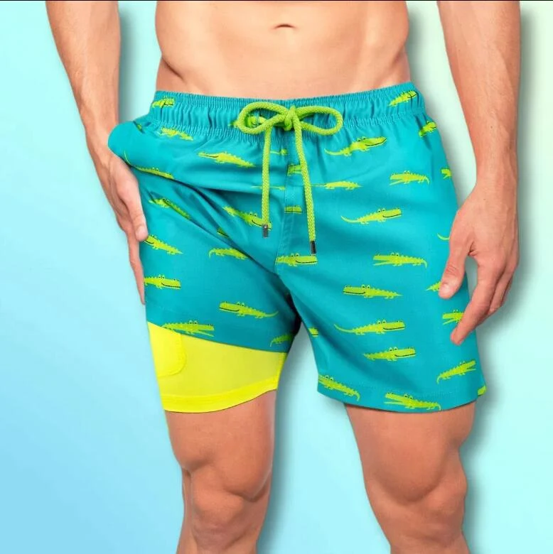 Sommer Herren-Badeshorts, bedruckt, doppellagig. Ideal für Strand, Sport und Freizeit. Bietet Komfort und Bewegungsfreiheit.