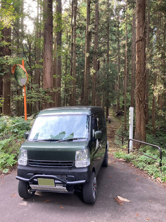 エブリイバンのMTタイヤ・ハミタイ・DA17V・ちょいアゲ・ラプターライナー塗装に関するカスタム事例の投稿画像2枚目