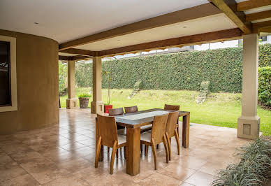 Maison avec jardin et terrasse 1