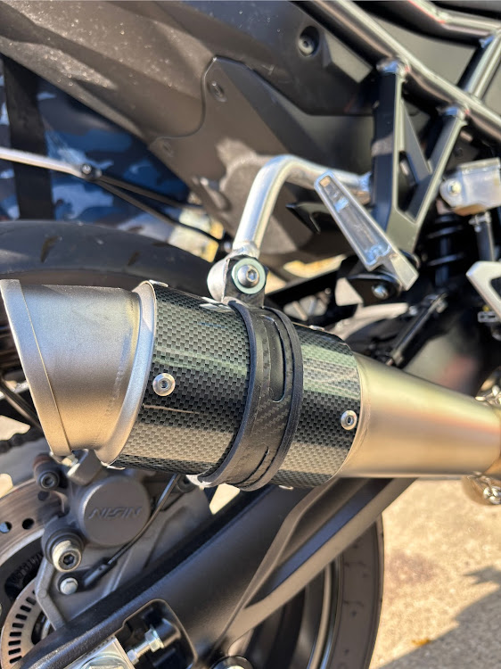 ひでまんぼうさんが投稿したGSX-8S・GSX-8R・マフラー交換・スリップオンマフラー・中華パーツに関するカスタム事例の投稿画像3枚目