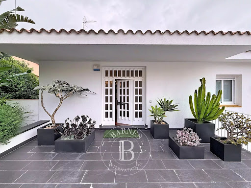 Maison avec piscine et jardin 4