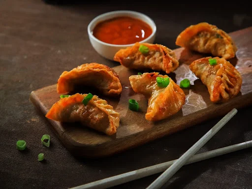 Deep Fried Chicken Tikka Momos (5 pcs)