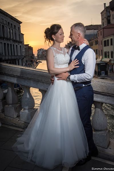 Fotógrafo de casamento Simona Oancea (oanceasim). Foto de 3 de julho 2018