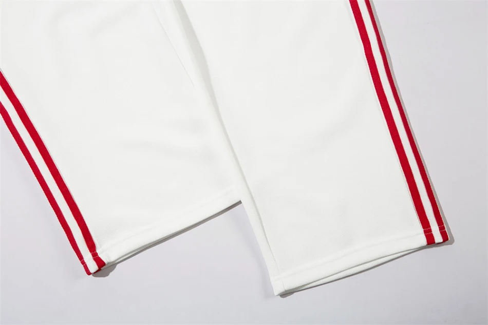 Driekleurige Colorblock Casual Broek voor Jongens. Comfortabele broek met modern design voor dagelijks gebruik. Ideaal voor actieve jongens.