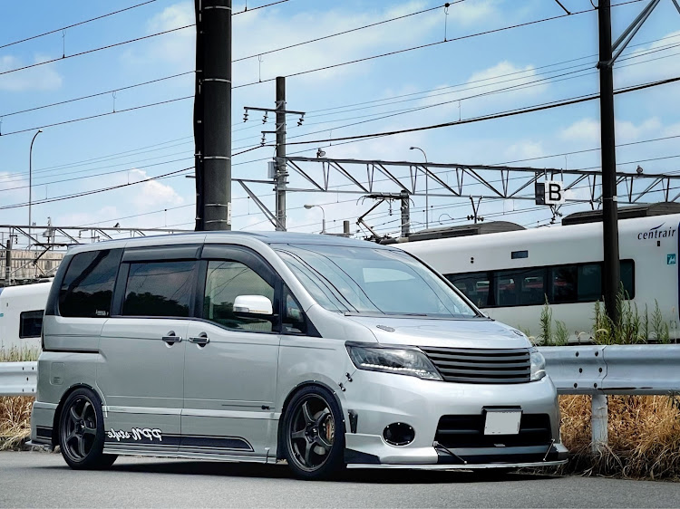 セレナの目指せPickUpCars・iPhone撮影・サイドデカール・PPN style・電車とコラボに関するカスタム事例の投稿画像2枚目