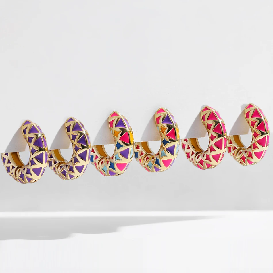 Clip d'oreille couleur mode européenne et américaine, sans perçage, facile à porter et pour un style unique. Accessoire tendance et élégant.
