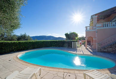 Maison avec piscine et terrasse 1