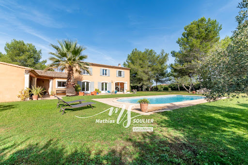 Maison avec piscine et terrasse 2