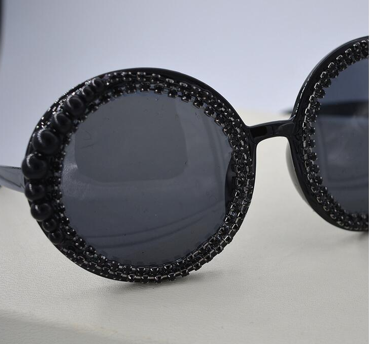 Runde Retro-Sonnenbrille mit Fransen und Perlen-Strasssteinen