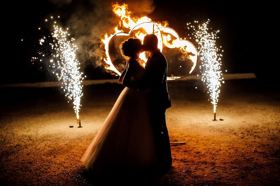 Fotógrafo de casamento Dmitriy Chulyaev (dvch). Foto de 19 de setembro 2016